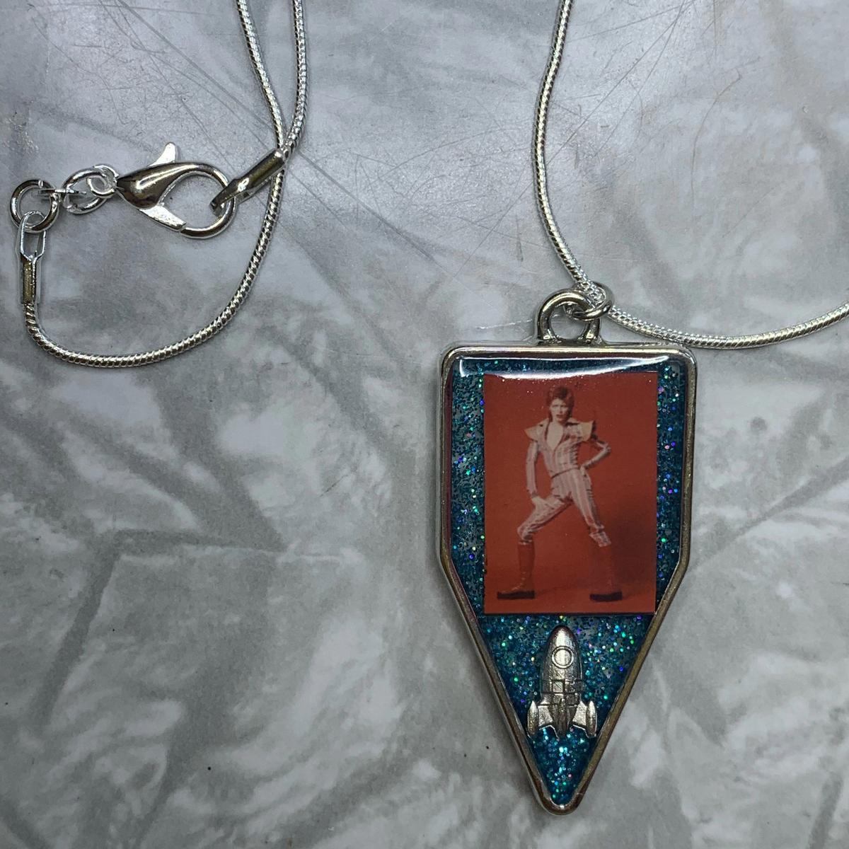 Bowie: Silver Triangle Blue Retro Ziggy Stardust Necklace
